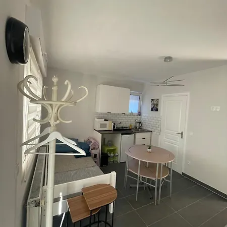 Renove Avec Parking Et Balcon Apartman